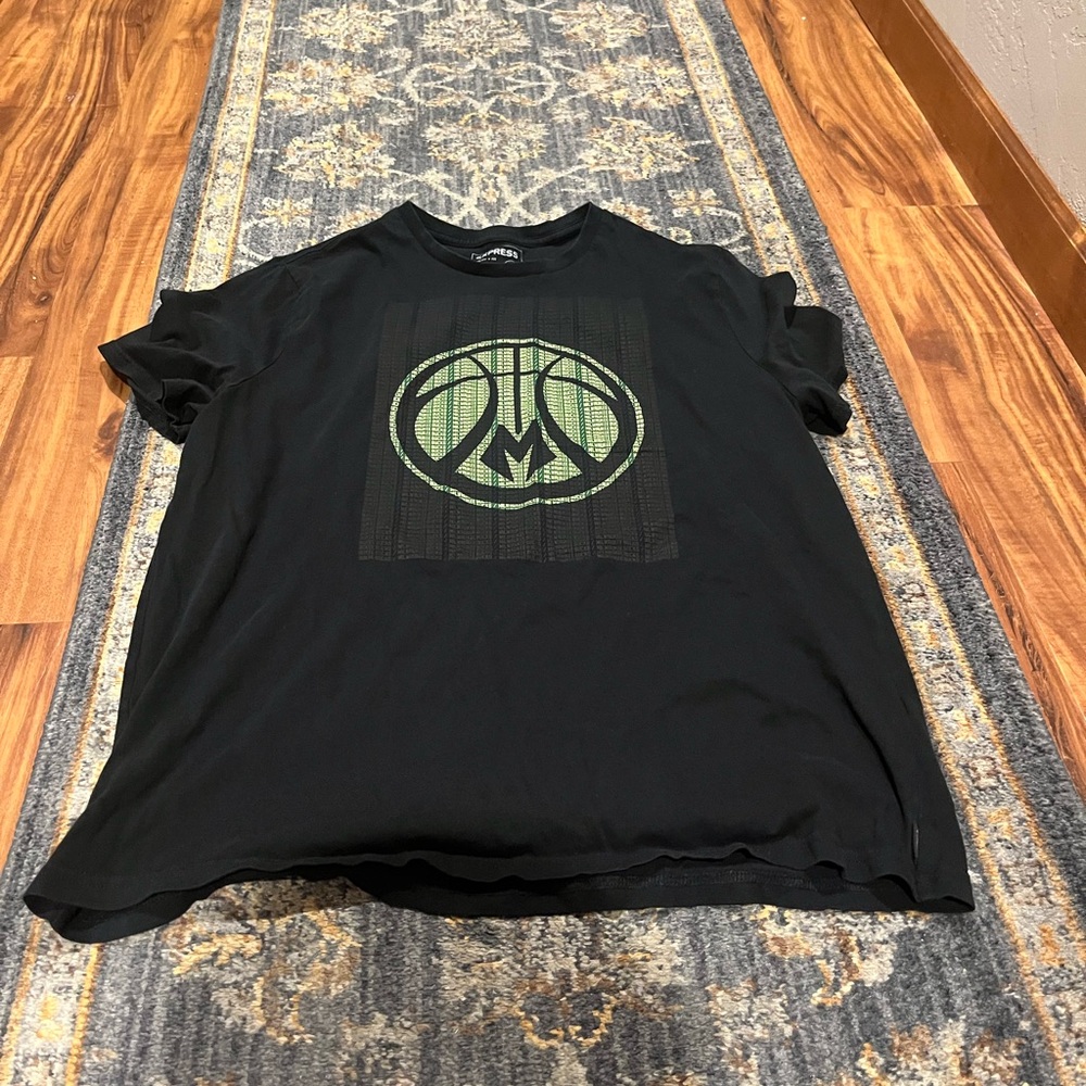 Milwaukee bucks t shirt